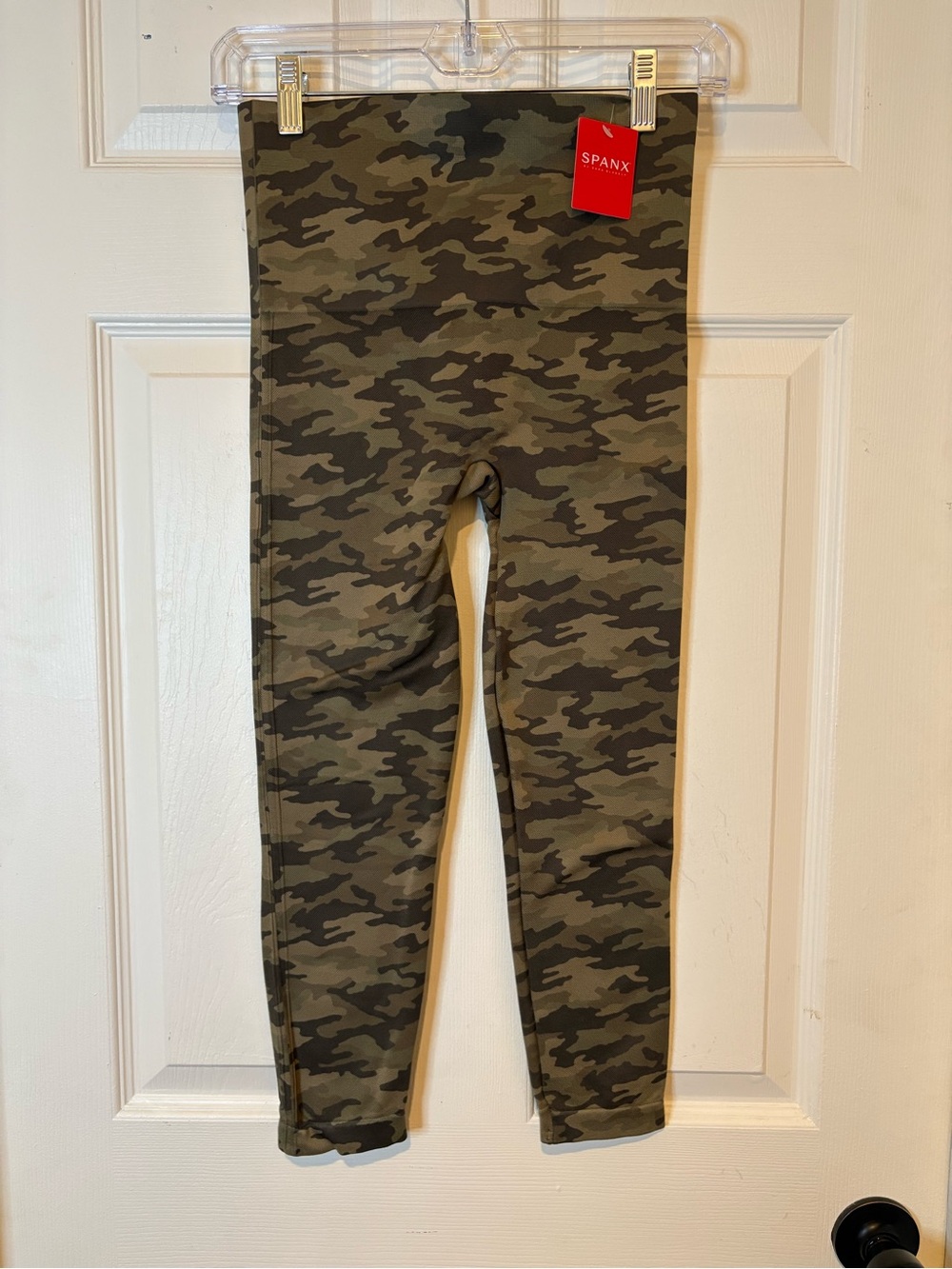 SPANX ‘Look at Me Now’ Leggings in Olive & Dark Green camouflage print